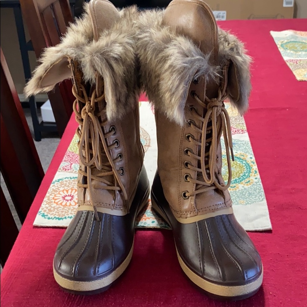 Boots with fur.